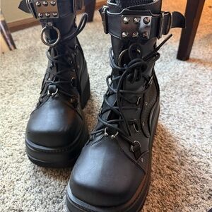 Demonia shaker 60 size 10